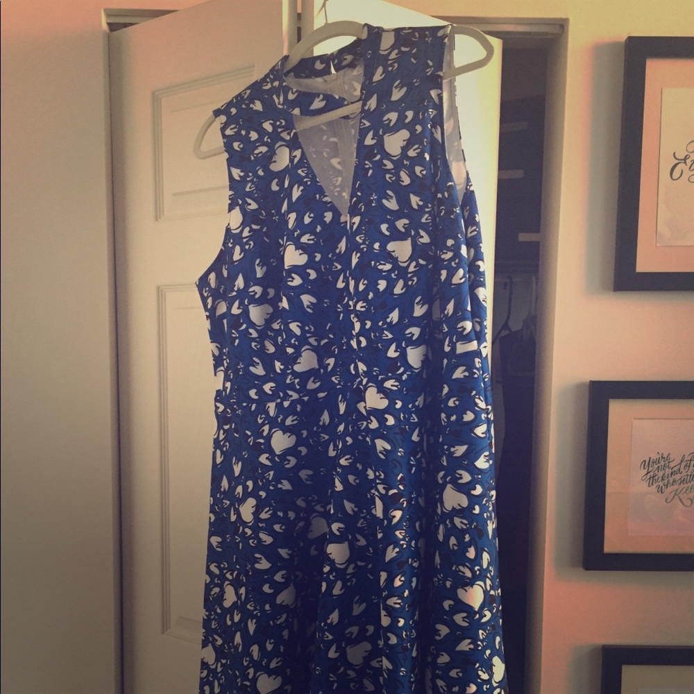 Blue patterned dress, cutout neckline, size 22