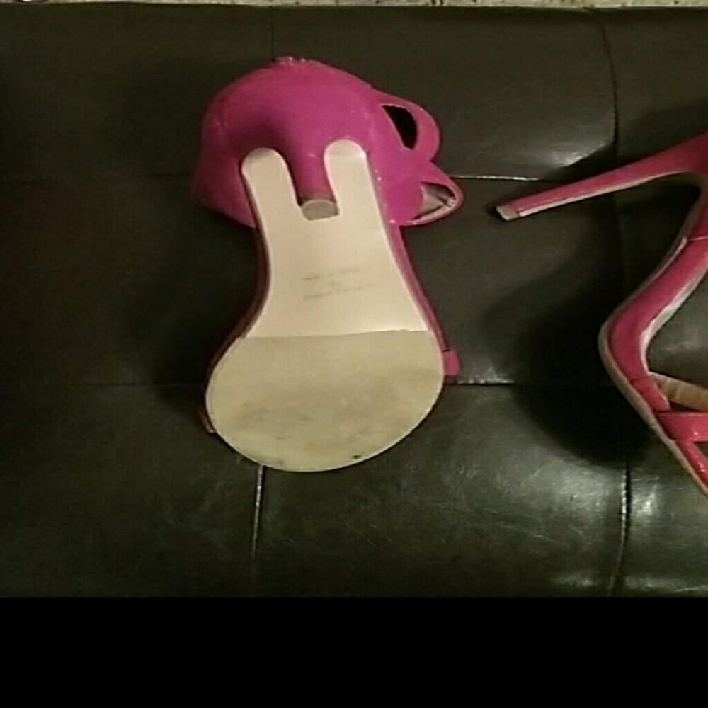 Shoes - Picture 3 of 4
