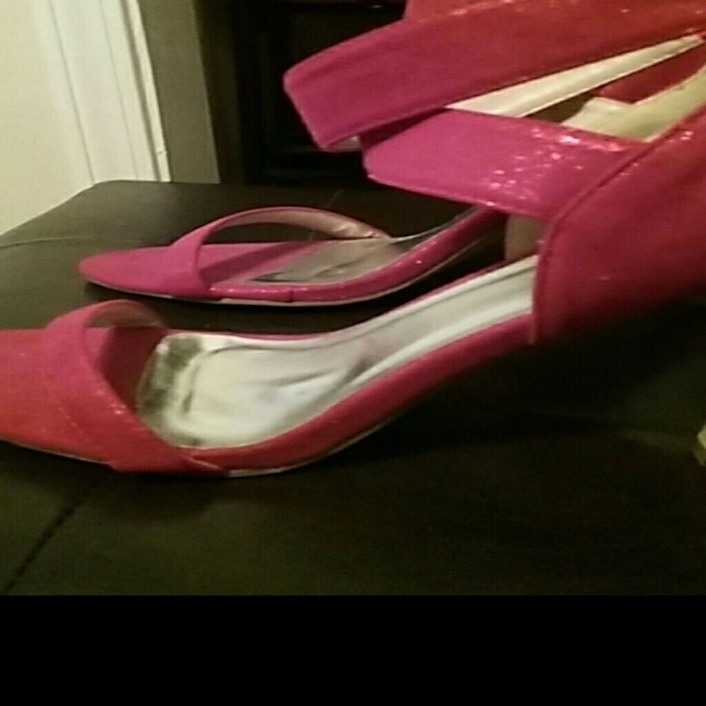 Shoes - Picture 4 of 4