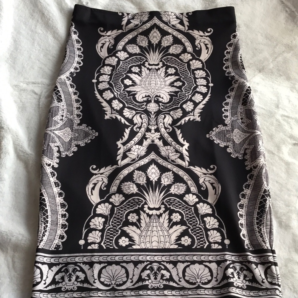 Black and cream stretch pencil skirt