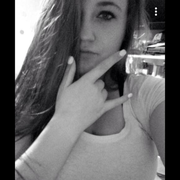 Meet your Posher, Hailey - Picture 1 of 1