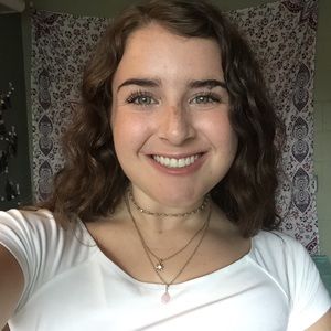 Meet your Posher, Carolina