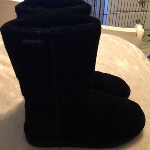 Girls bear paw boots.