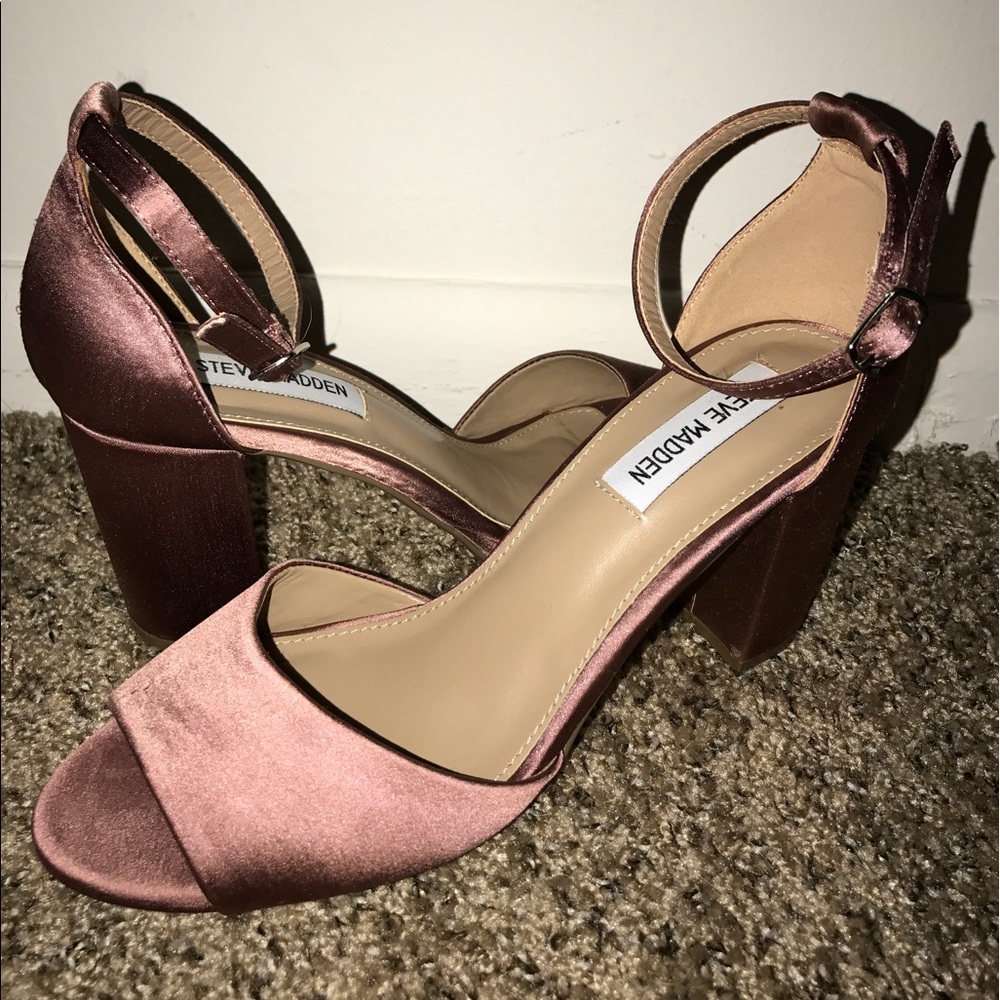 Mauve satin Steve Madden heels