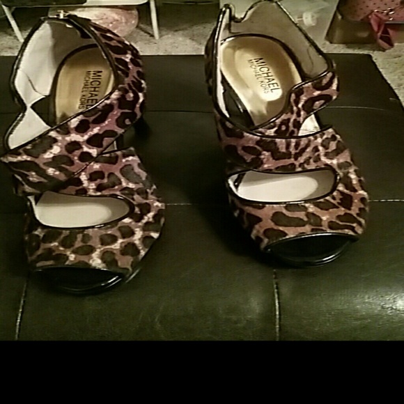 Shoes - Picture 1 of 4