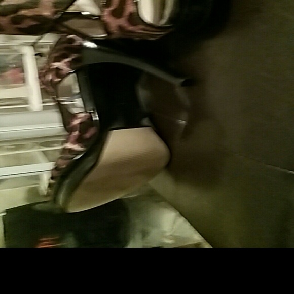 Shoes - Picture 3 of 4