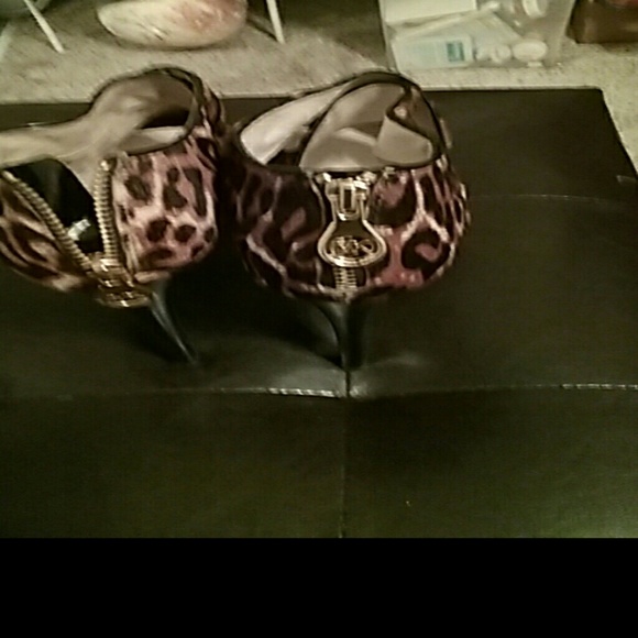 Shoes - Picture 4 of 4