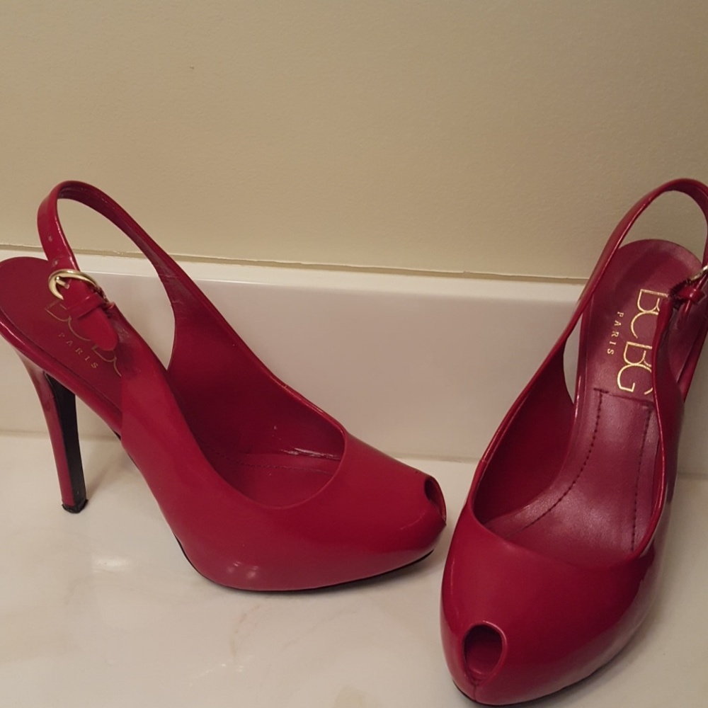 Red peep toe