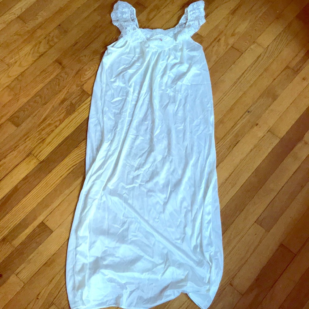 Vintage long nightgown lingerie white lace flowers