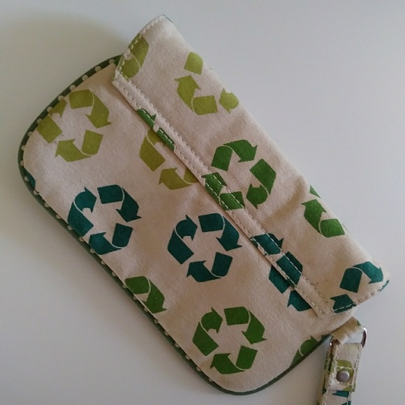 New Bungalow 360 vegan wristlet RECYCLE pattern - Picture 2 of 3