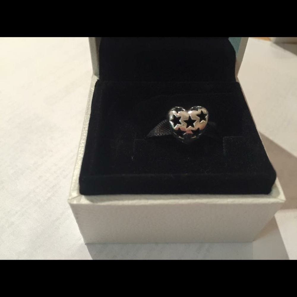 Pandora Starry heart charm with hinged box