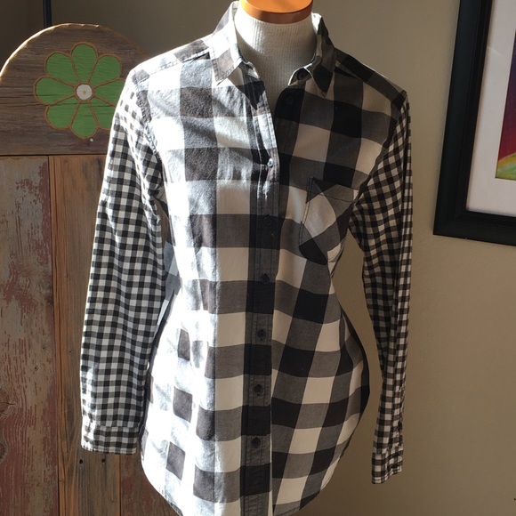 American Eagle Women’s Plaid Jegging Shirt - Picture 2 of 7