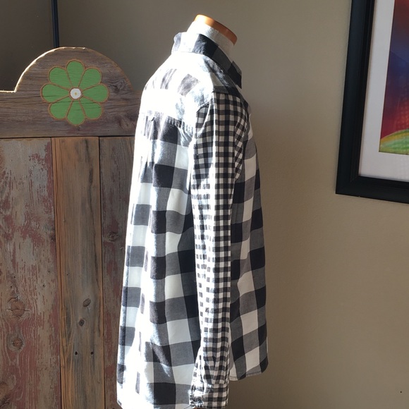 American Eagle Women’s Plaid Jegging Shirt - Picture 3 of 7