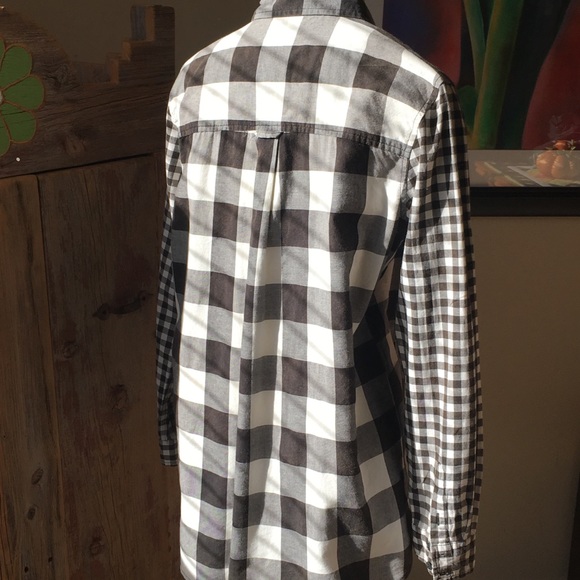 American Eagle Women’s Plaid Jegging Shirt - Picture 4 of 7