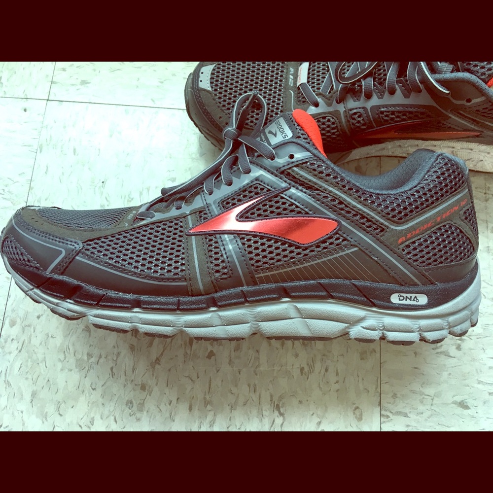NEW!!!! Brooks Addiction Running Shoes