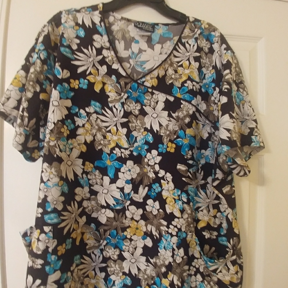 Runyway scrub top 3xl and pants xxl olive green