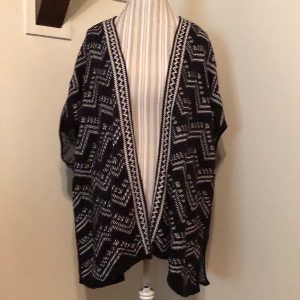 Black and white sleeveless cardigan-Super Cute