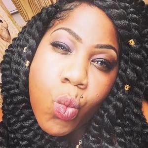 Meet your Posher, Olivia