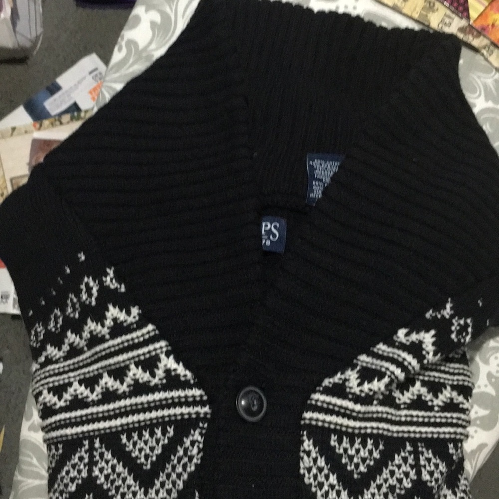 Men’s cardigan sweater black and white