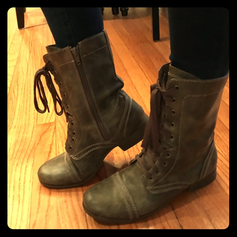 Women’s lace up boots