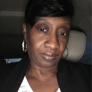 Meet your Posher, Cynthia