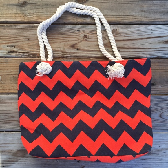Boutique Handbags - LAST 1! Beach ready! Canvas Chevron Tote Bag