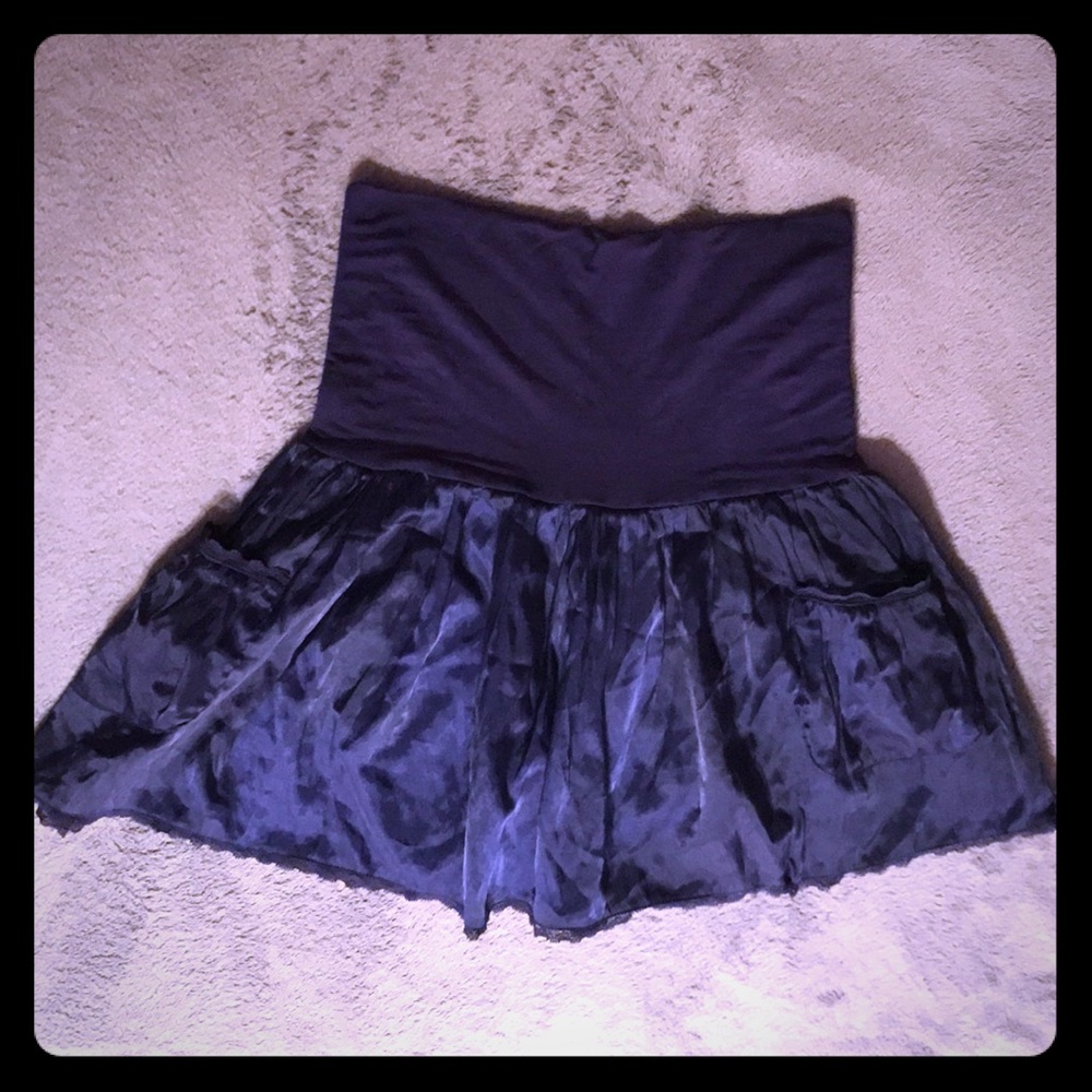 NWOT Charlotte Russe navy skirt with pockets- M