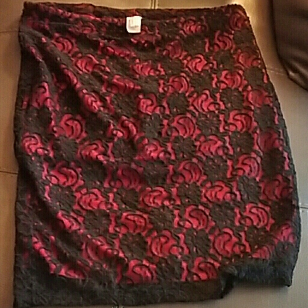 Red and black bodycon skirt