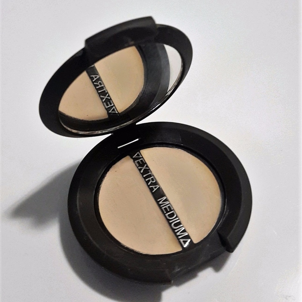 Becca Dual Concealer