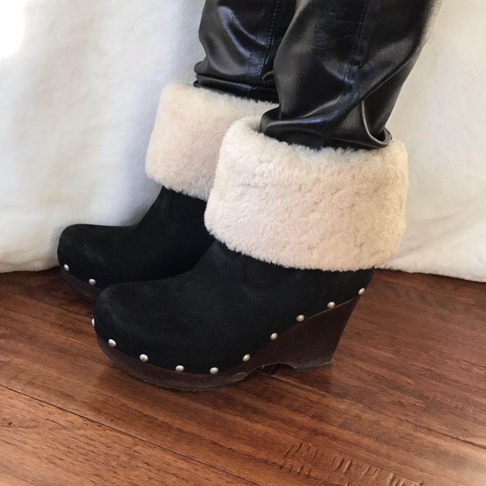 Black Ugg boots