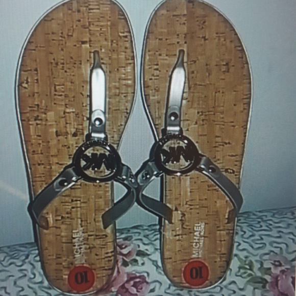 MICHAEL KORS SLIPPERS SZ 10 - Picture 2 of 4