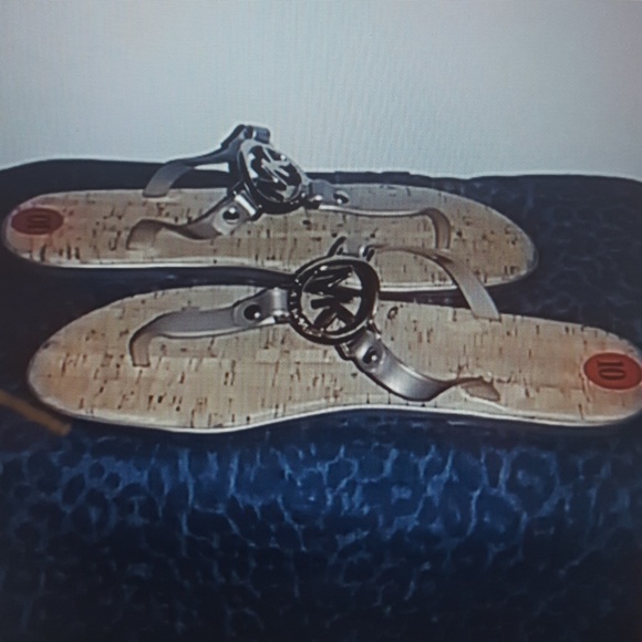 MICHAEL KORS SLIPPERS SZ 10 - Picture 3 of 4