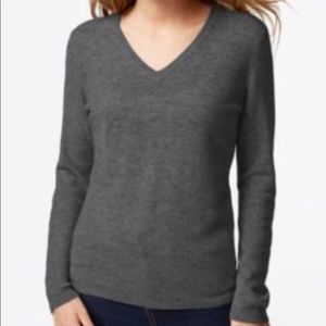 Cashmere sweater women’s v-neck grey color