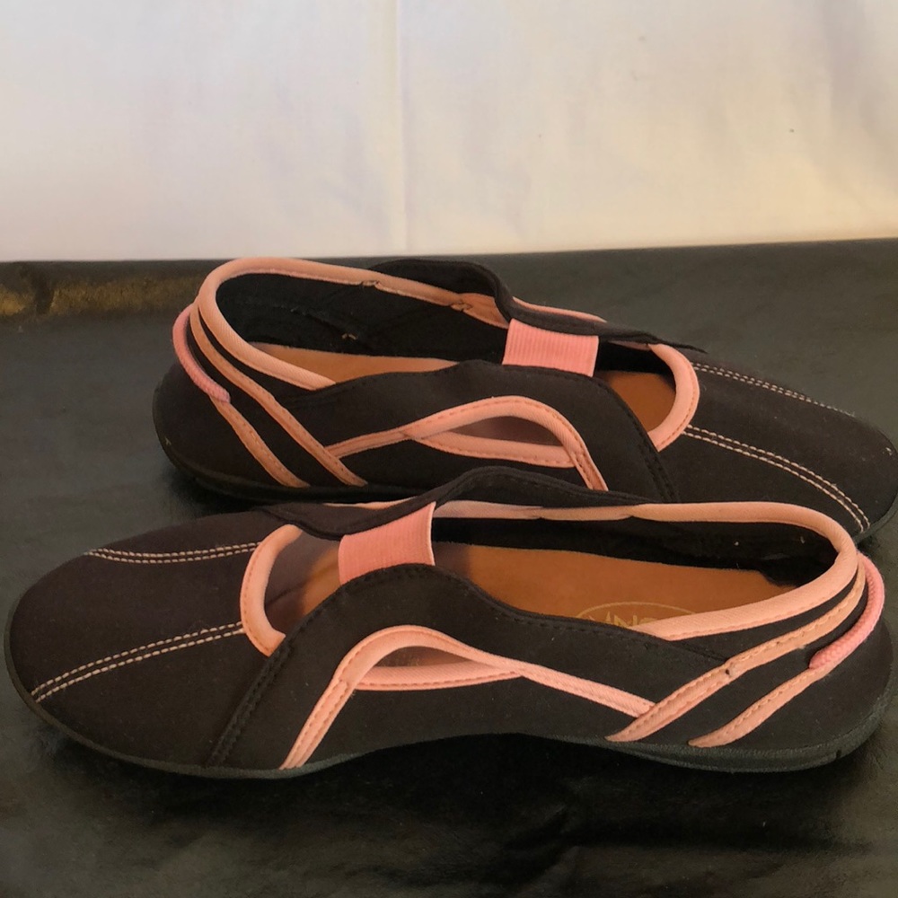 Slip on water shoes
