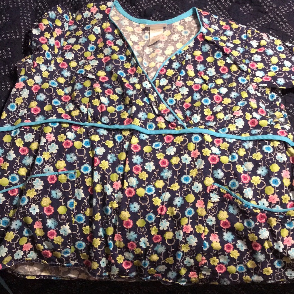 Scrub top
