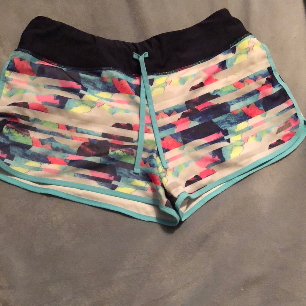 Athletic shorts with panty lining