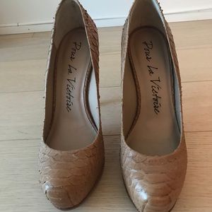 Pour la victoire pumps