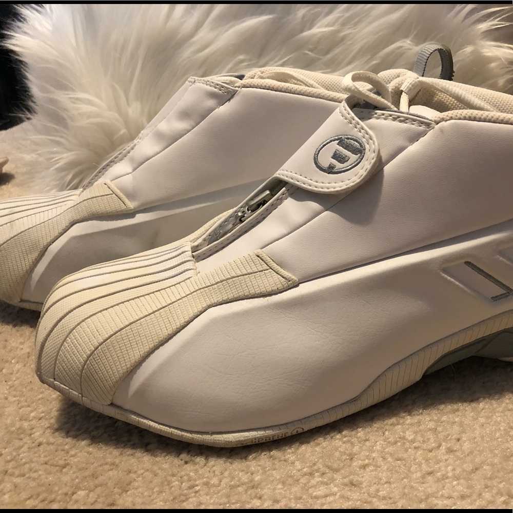 ❤️Dirt Cheap❤️ Adidas size 10