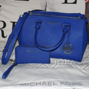 🚫SOLD🚫 AUTH. Michael Kors Purse & Wristlet