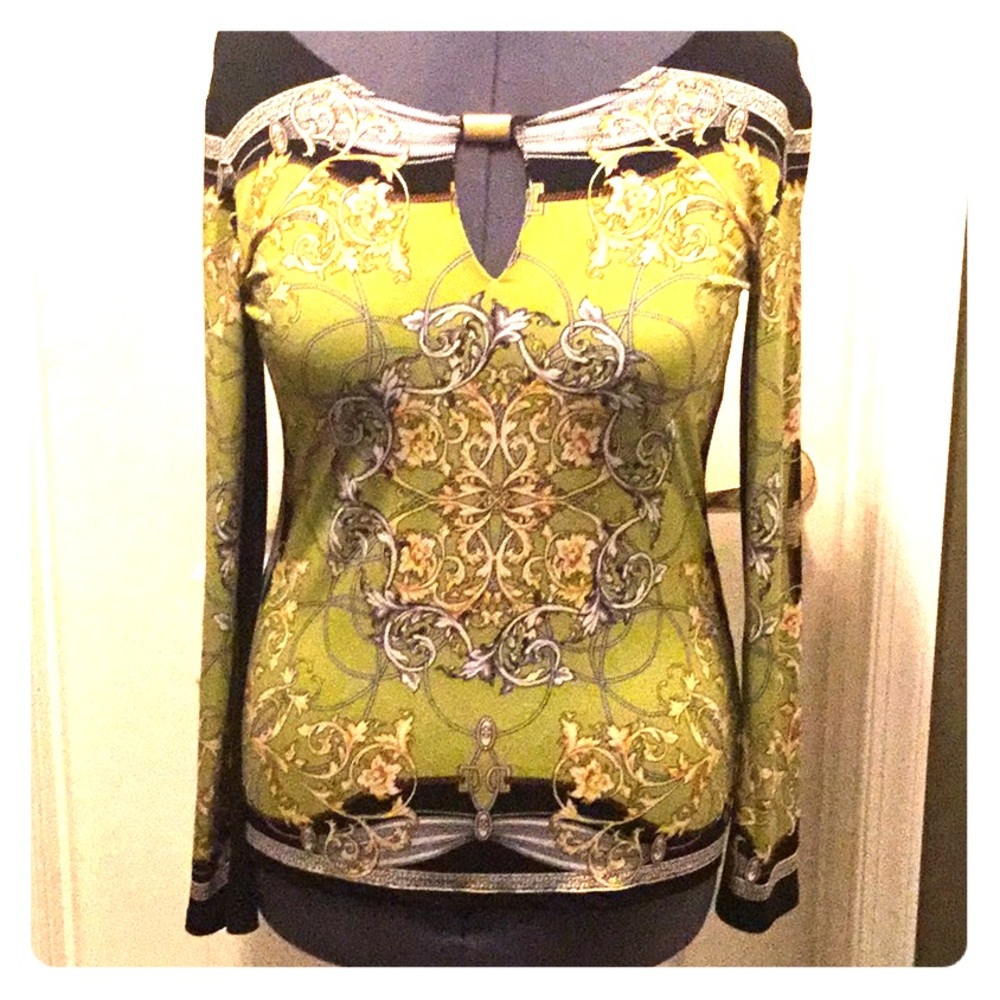 Women’s top with beautiful printed design