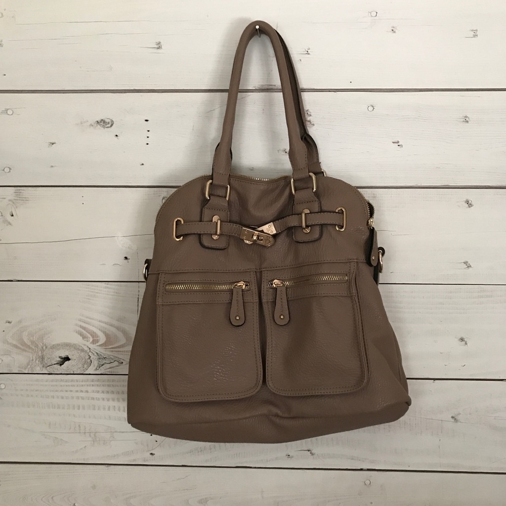 Tan purse, great condition