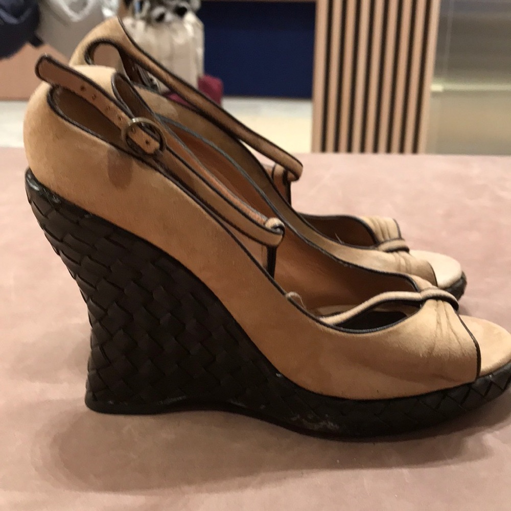 BOTTEGA VENETA wedge very chic!!