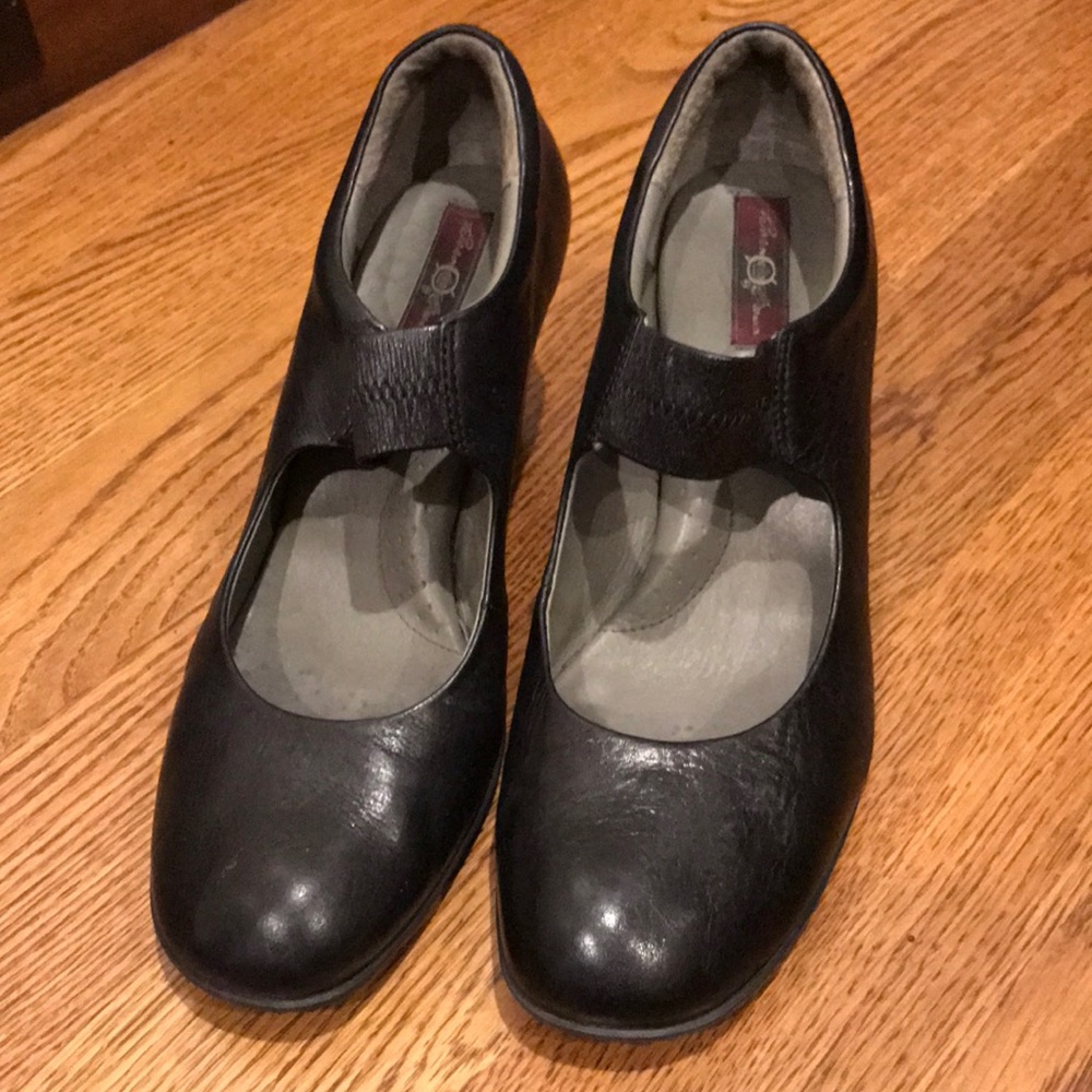 Born comfortable heels size 8
