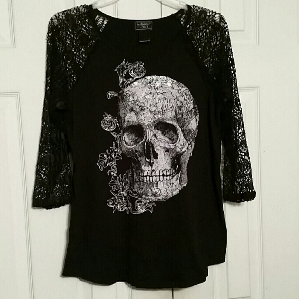 Hot Topic 3/4 sleeve skull shirt.
