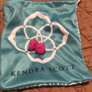 Kendra scott earring
