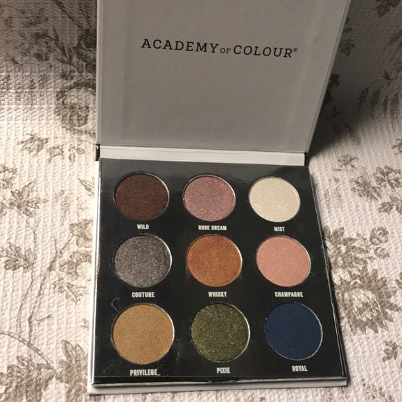 💖Makeup Bundle with Eyeshadow Palette💖 - Picture 2 of 7