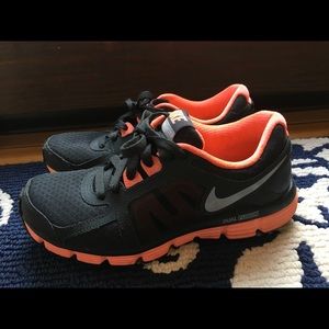 Nike dual fusion shoes