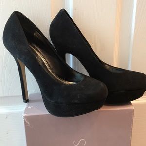 Bakers black suede pumps