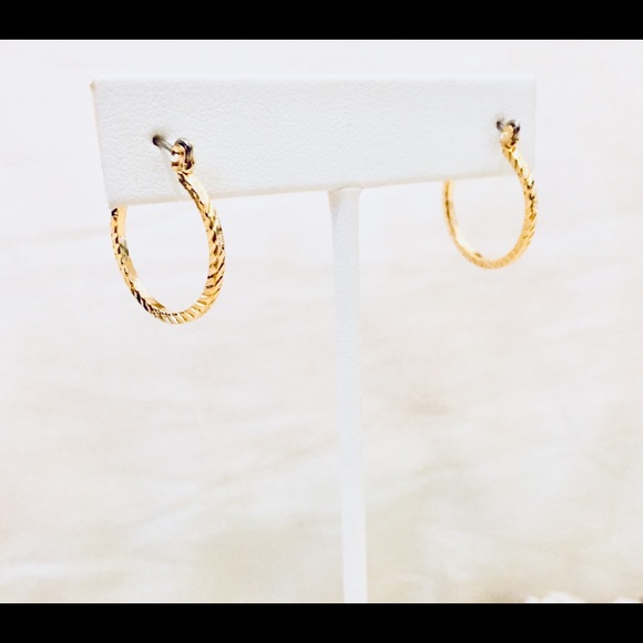 14KT Gold Ridged Hoop Earrings - Picture 2 of 3