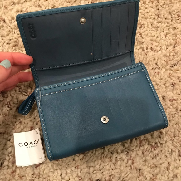 Blue Coach Wallet NWT !!! - Picture 2 of 4
